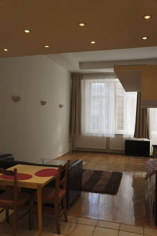 Corso Apartment บูดาเปสต์ ภายนอก รูปภาพ